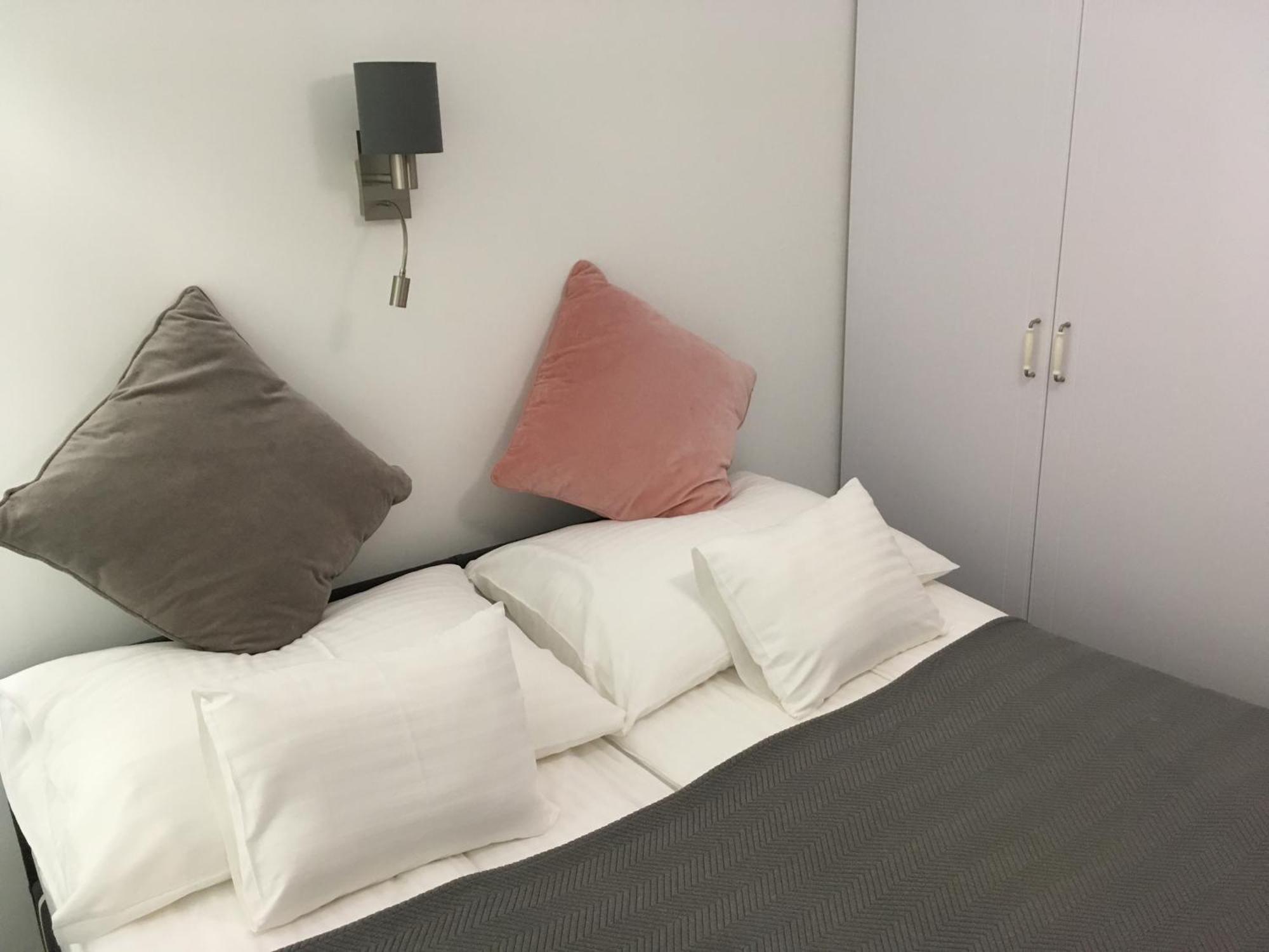 Dom Apartman Szeged Bilik gambar